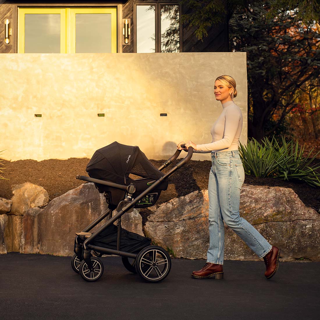 Nuna PIPA™ next infant car seat – Caviar