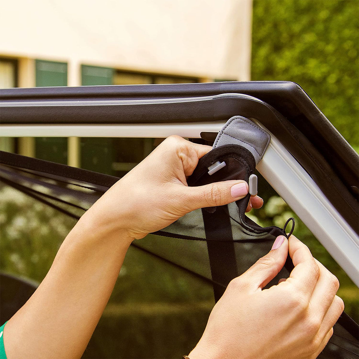 Munchkin Brica Magnetic Stretch to Fit Sun Shade